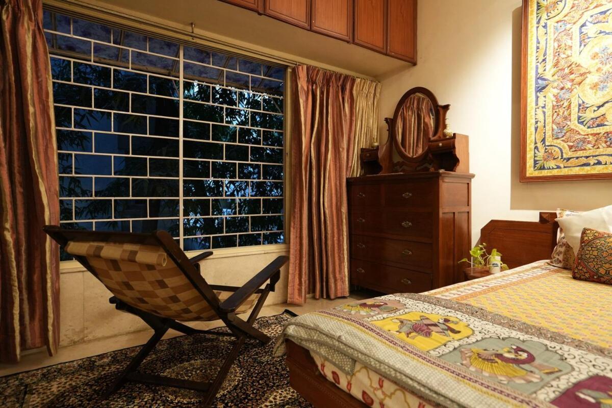 Sam's Apt- Majestic 3bhk, Prabhat Rd, Deccan *
