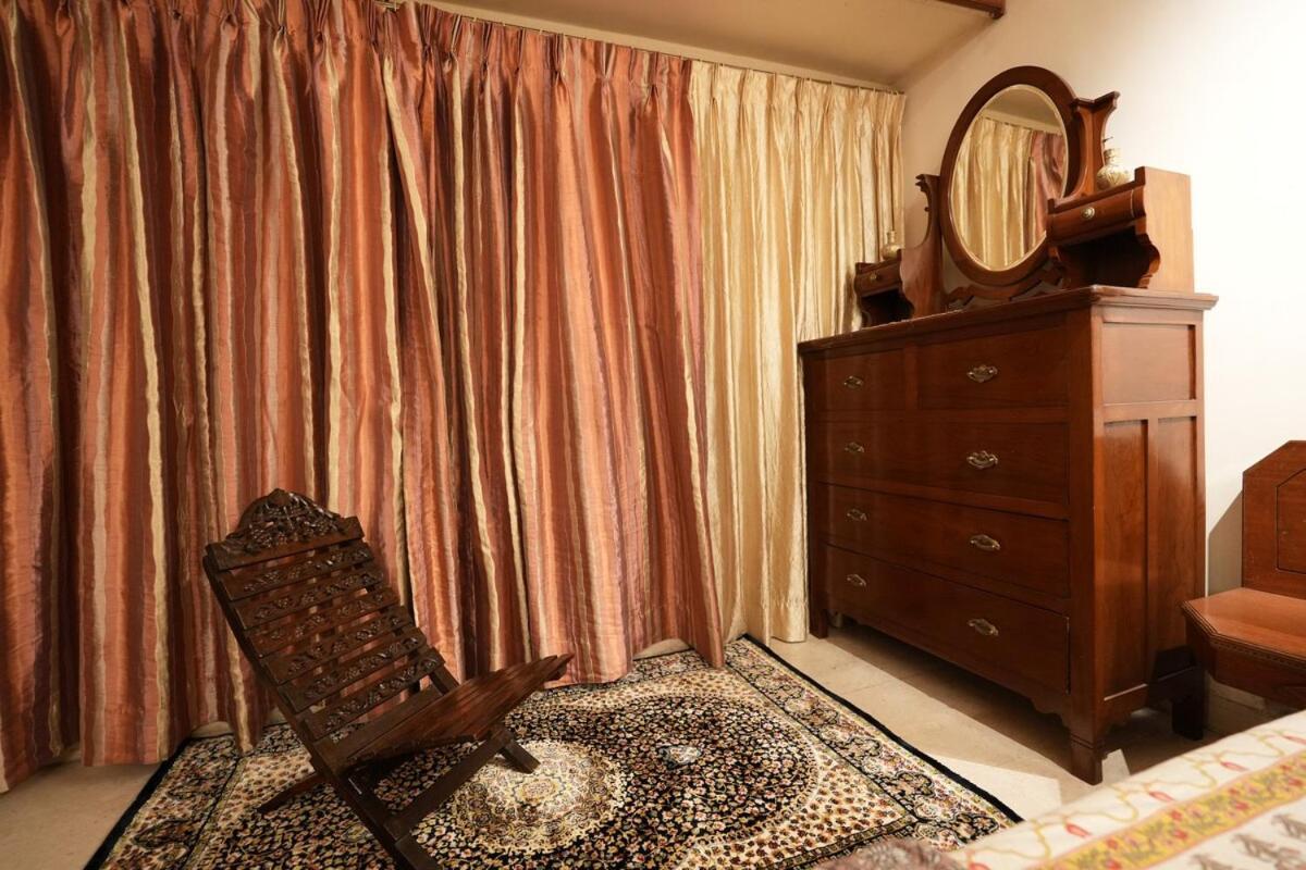Sam's Apt- Majestic 3bhk, Prabhat Rd, Deccan *