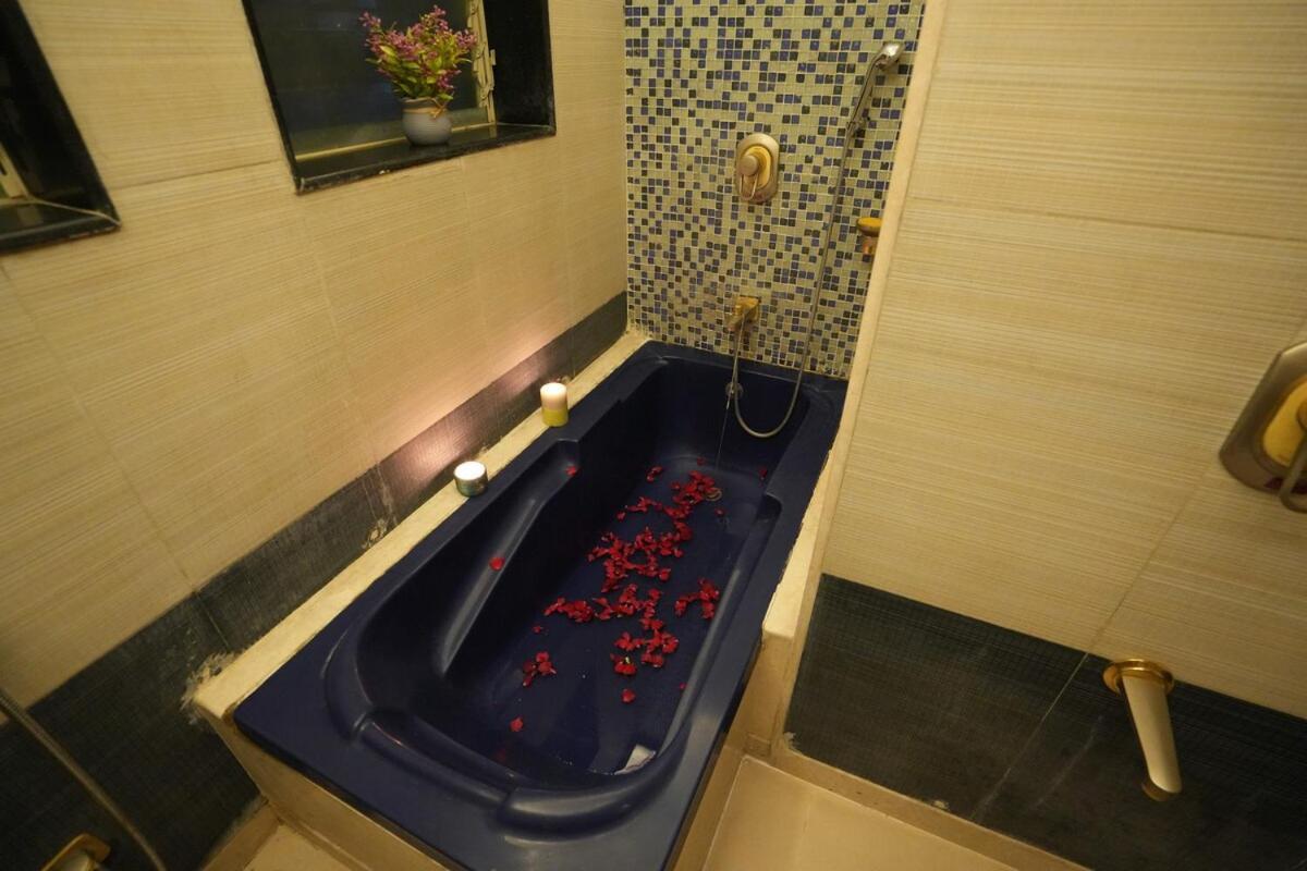 Apartment Sam's Apt- Majestic 3bhk, Prabhat Rd, Deccan *