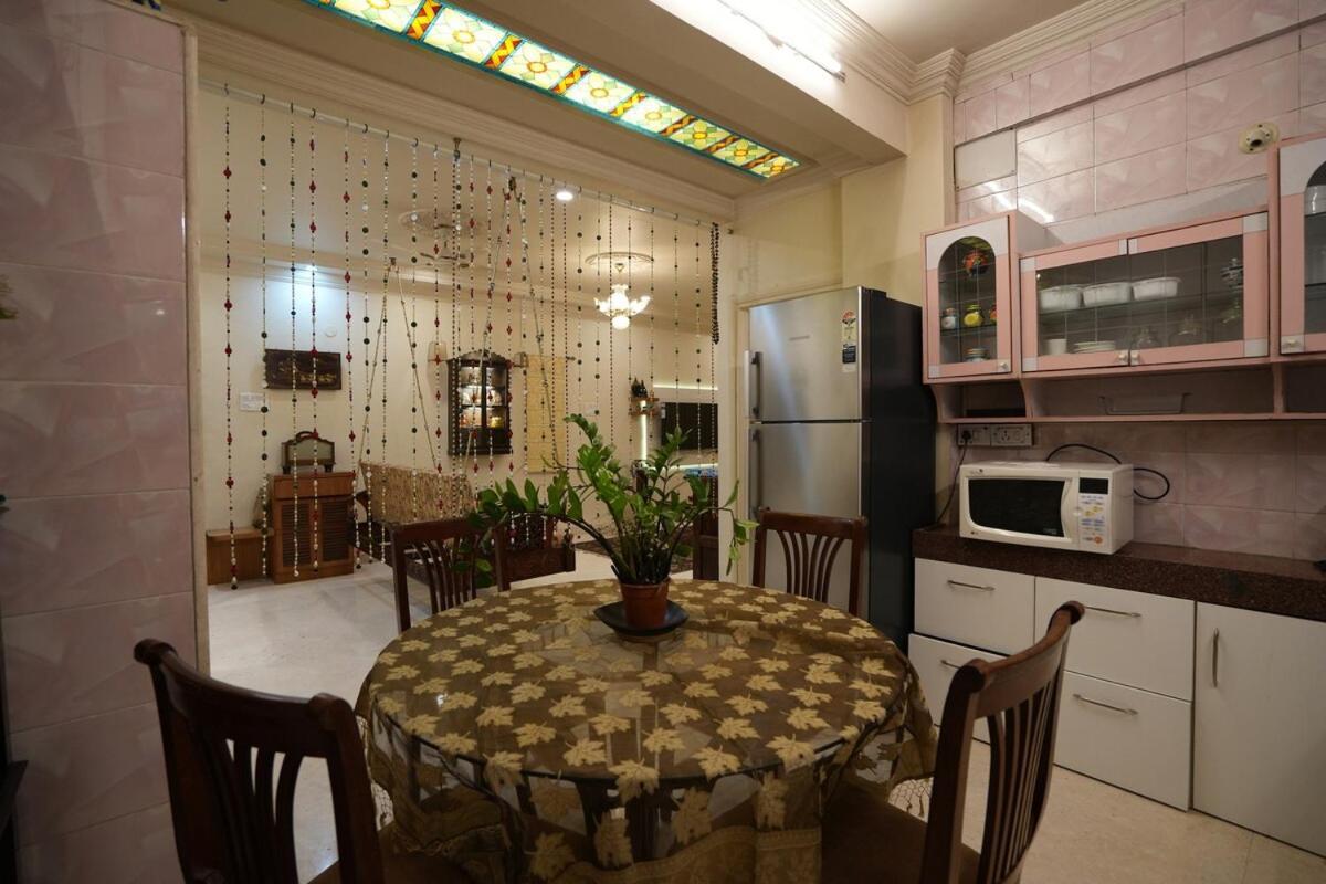 Apartment Sam's Apt- Majestic 3bhk, Prabhat Rd, Deccan Pune