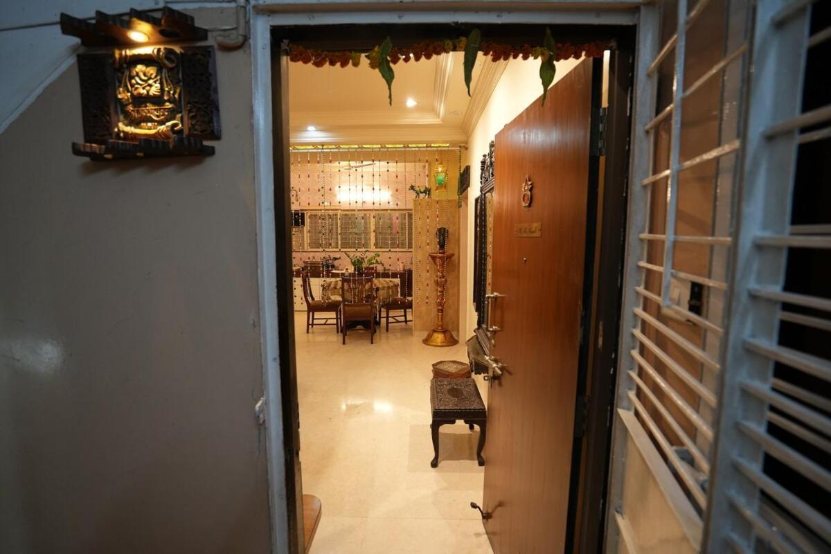 Sam's Apt- Majestic 3bhk, Prabhat Rd, Deccan Apartment