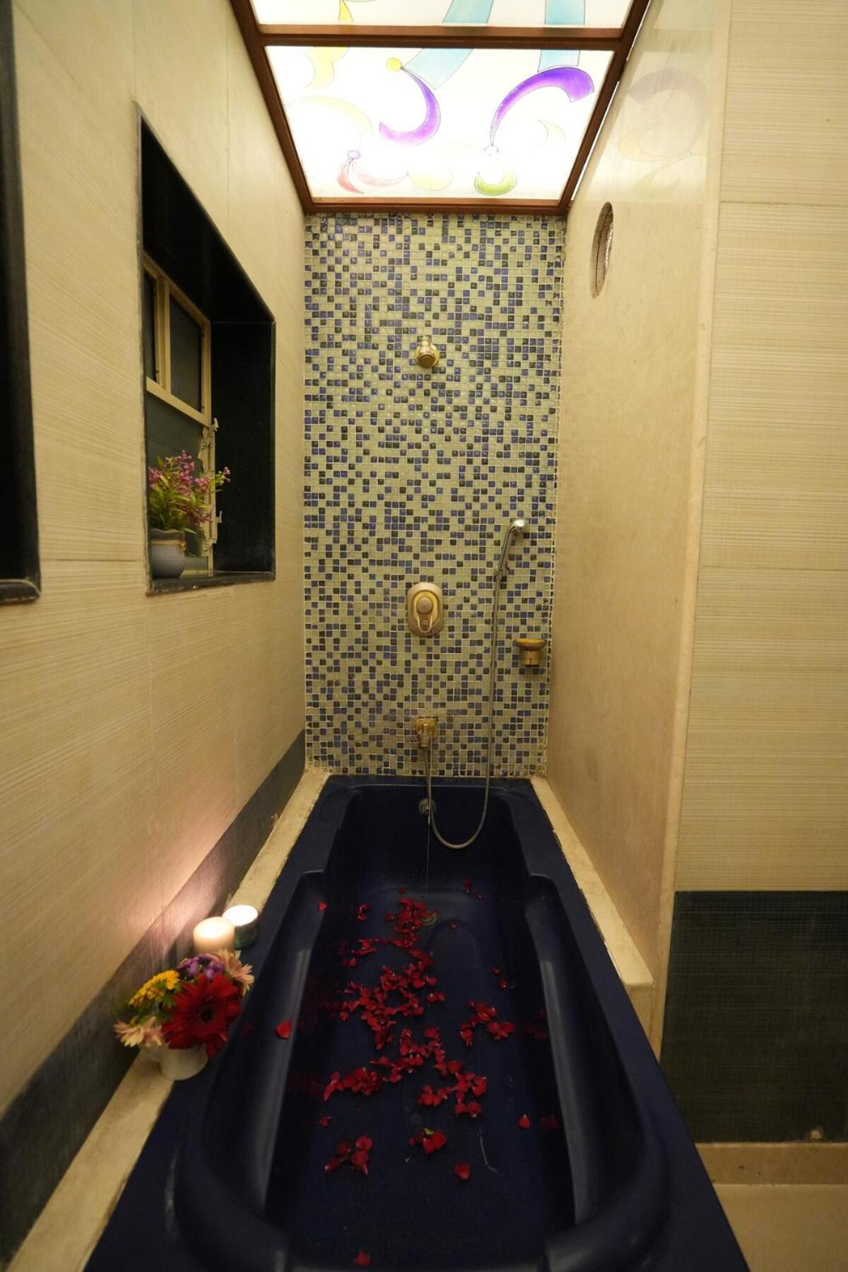 Sam's Apt- Majestic 3bhk, Prabhat Rd, Deccan